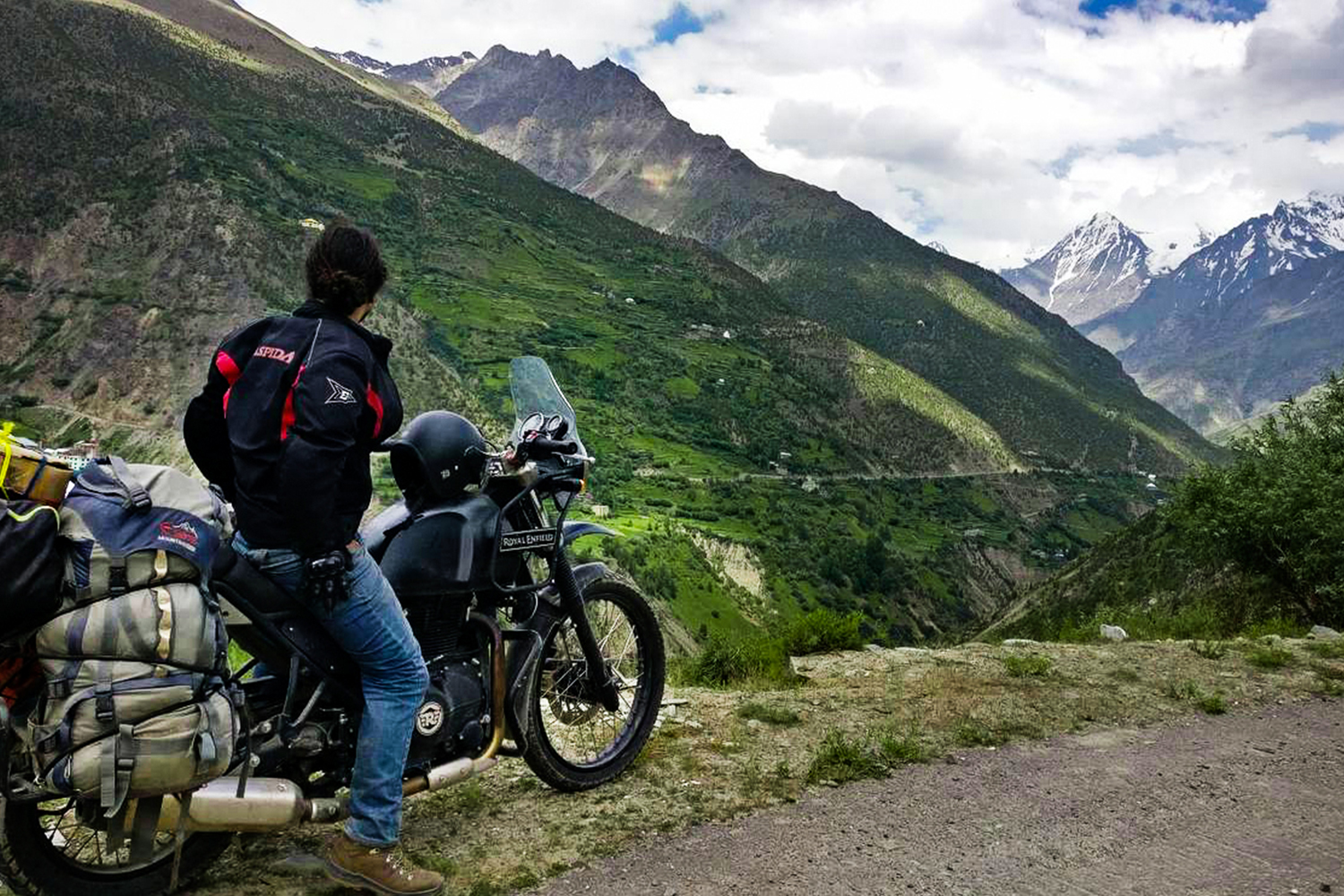 guide-with-bike-in-uttarakhand